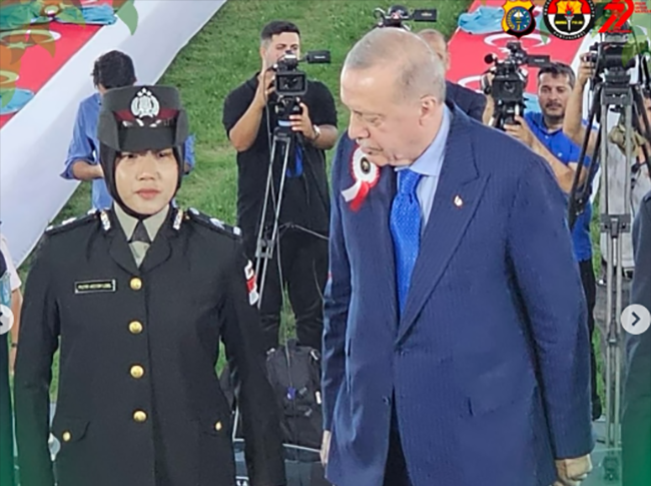 Presiden Erdogan berbincang dengan Polwan Polda Riau/Foto: dok Polda Riau